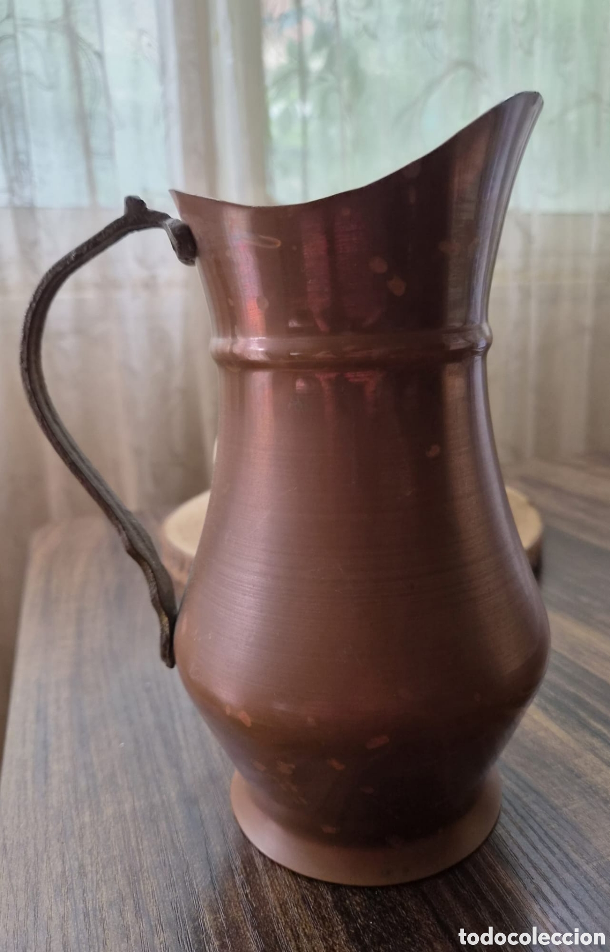 Arte: Antigua Jarra de Cobre Artesanal con Asa de Lat&oacute;n/Bronce Remachada - Jarro Vintage / R&uacute;stica