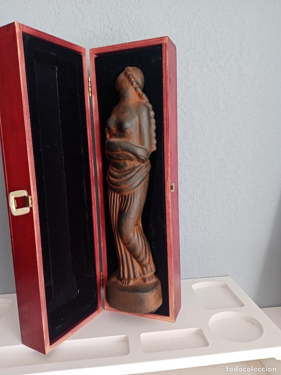 Arte: Escultura de terracota &rdquo;La Sodomita&rdquo;- Fidel AGUILAR (42cm)- Estado impecable con cerificado
