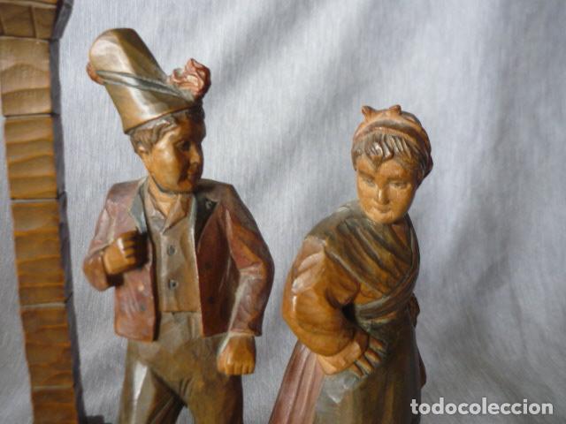 Kunst: GALICIA TIPOS POPULARES CON CRUCEIRO GRUPO ESCULTORICO SIGLO XX EN MADERA TALLADA Y POLICROMADA