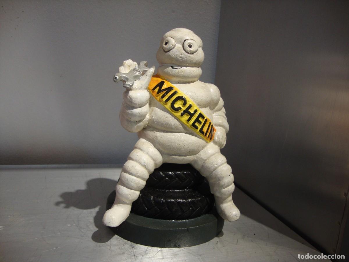 Arte: Escultura de Michelin realizada en hierro .