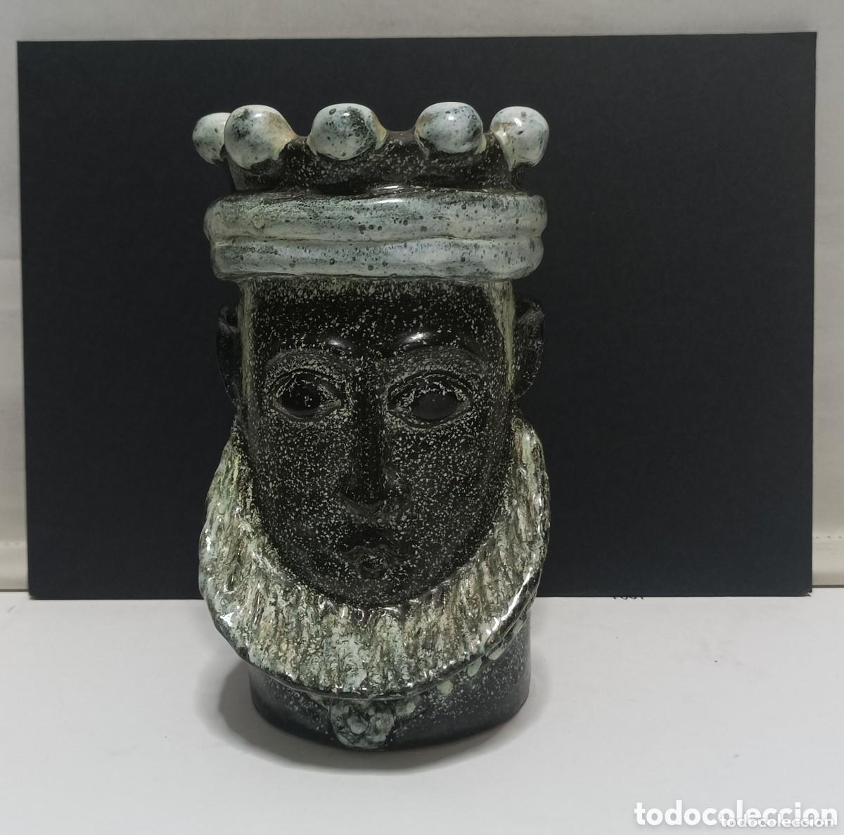Arte: Escultura Cer&aacute;mica esmaltada de Alfaraz, versi&oacute;n Rey de Ajedrez, de Miguel Dur&aacute;n Loriga