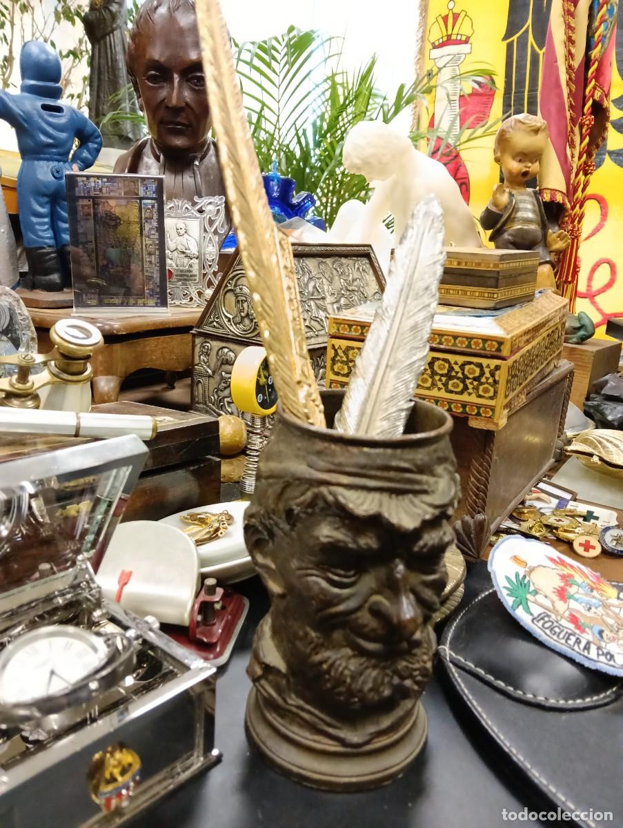 Arte: ANTIGUO BOTE PORTALAPICES RELIEVE EN BRONCE - ORFEBRERIA ARTESANA