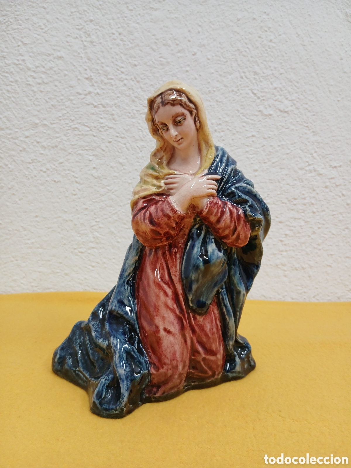 Arte: Virgen cer&aacute;mica A. Peyro.