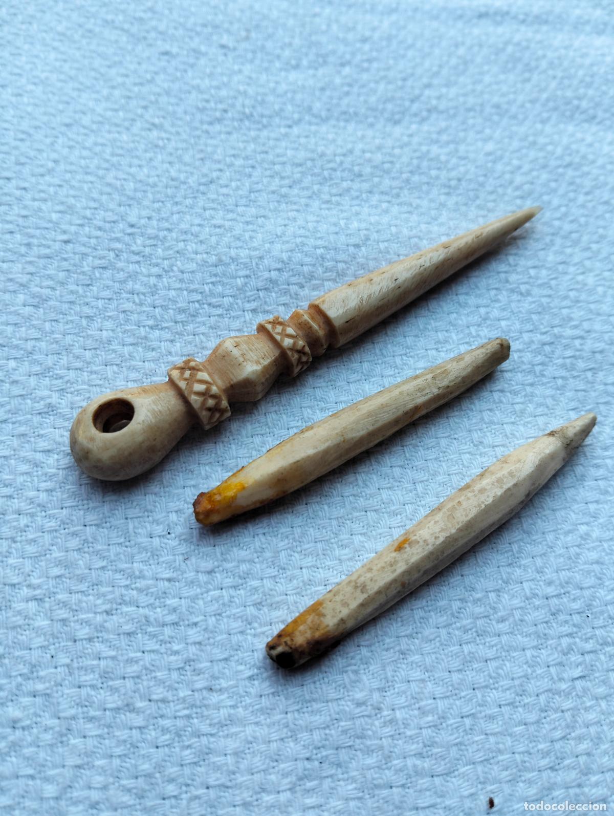 Art: Aguja torneada o tallada punz&oacute;n de hueso antiguo para pasar cinta o hilo ganchillo S.XIX
