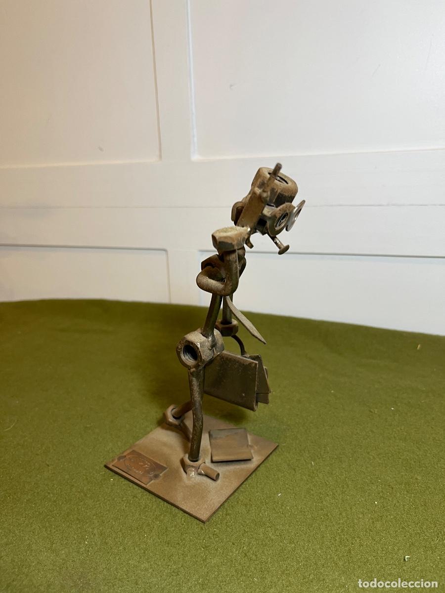 Arte: Figura original Hinz & Kunst ejecutivo con malet&iacute;n y tel&eacute;fono &ndash; Escultura met&aacute;lica de tornillos y tu