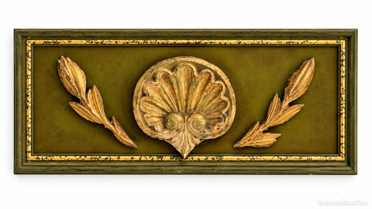 Kunst: Decorativo Panel - Concha de Peregrino - Talla de Madera Dorada en Pan de Oro - S.XVIII