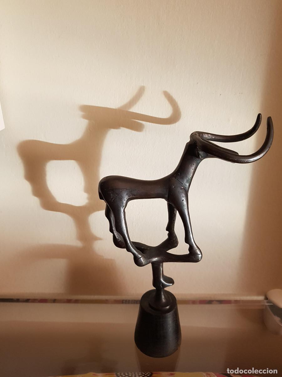 Arte: TORO MET&Aacute;LICO ESCULTURA