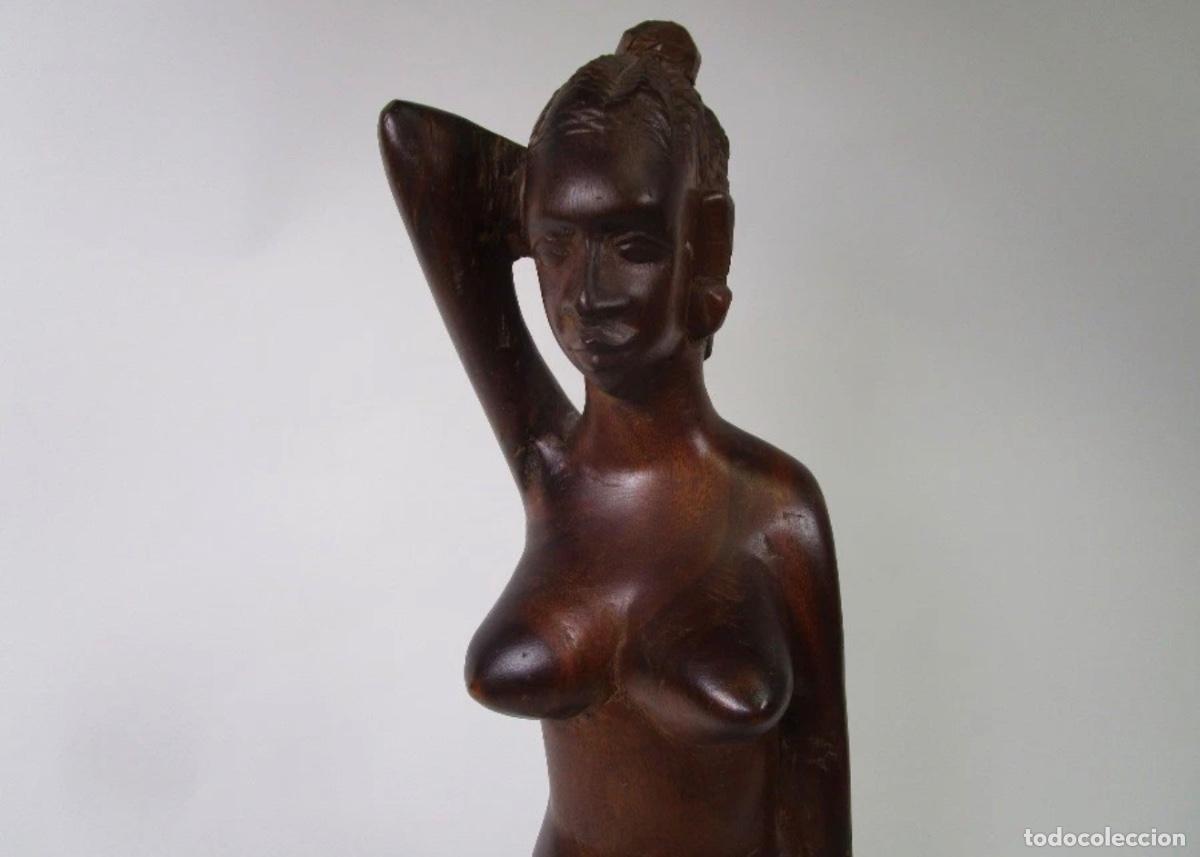 Kunst: ESCULTURA AFRICANA EN MADERA TALLADA &ndash; 55 CM &ndash; UNA PIEZA CON PRESENCIA