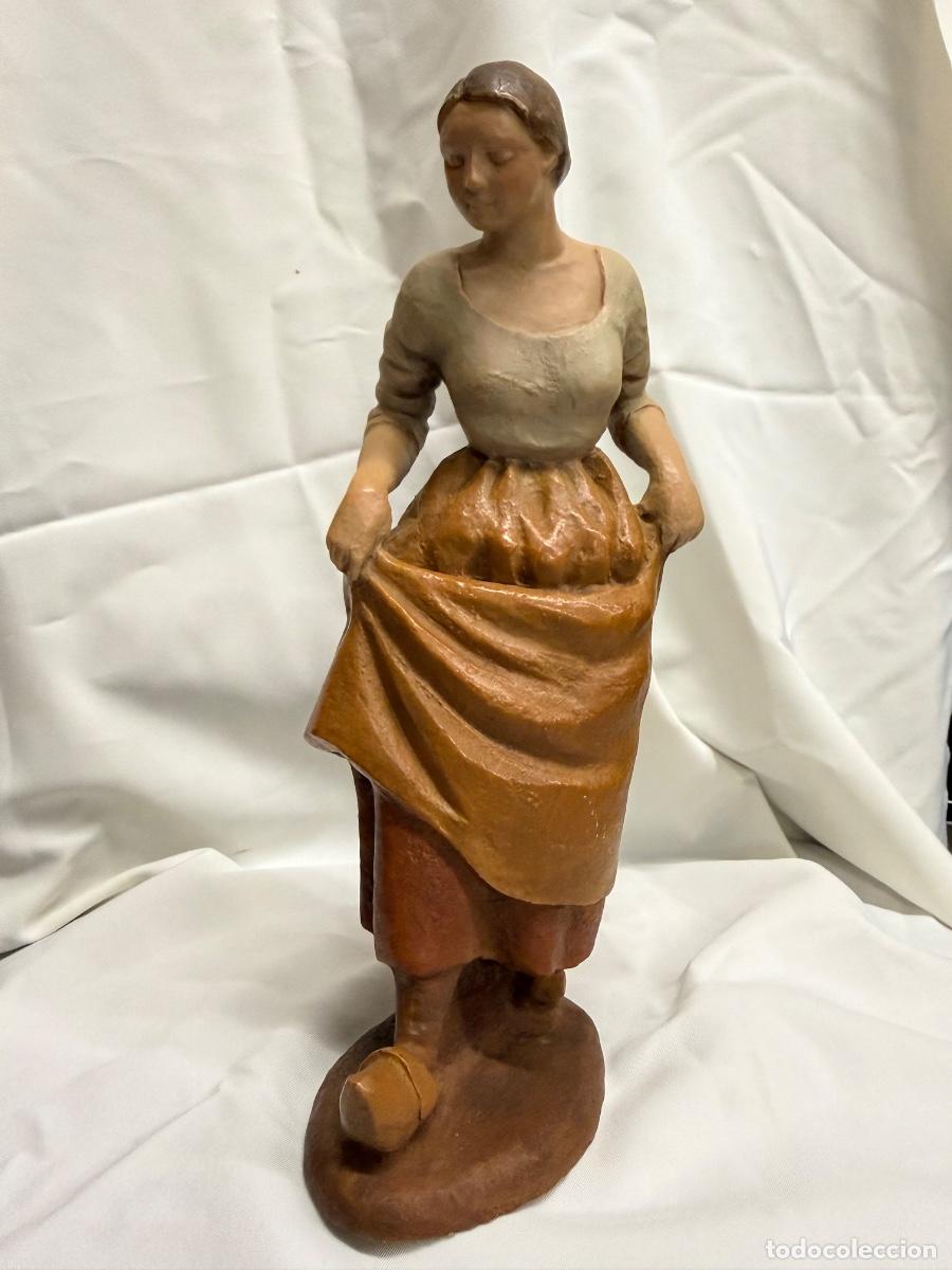 Arte: Encantadora escultura, A. Figuerola. PASTORA. Resina policromada simil ceramica. 29cms. Costumbrista