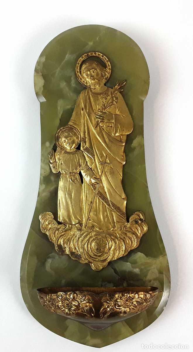Arte: BENDITERA DE BRONCE Y &Oacute;NIX VERDE. A. SANTAMAR&Iacute;A. BARCELONA. CIRCA 1950.