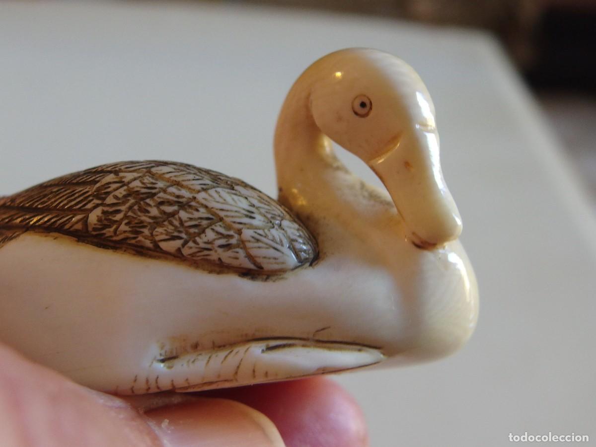 Arte: 4661 bello netsuke marfil representando un patito firmado periodo meiji 1868