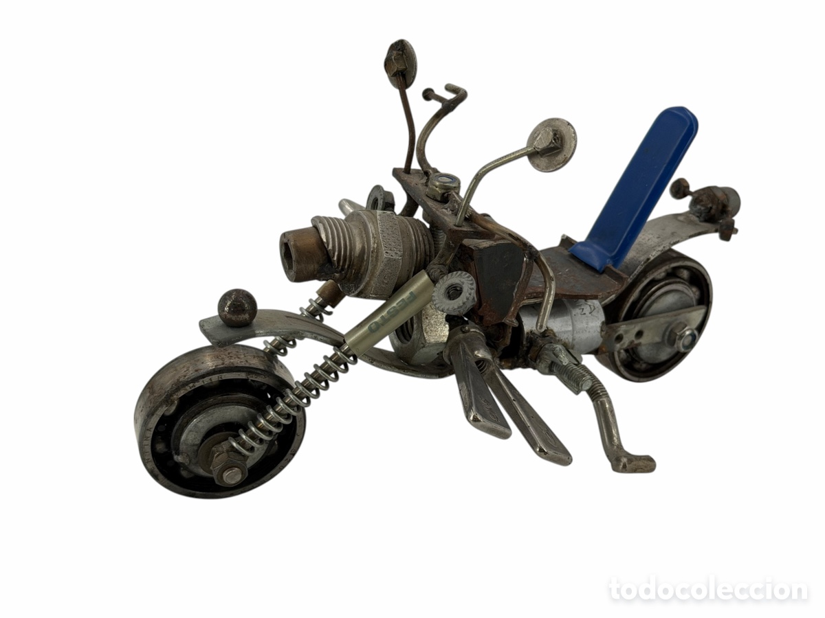 Arte: Figura de Motocicleta Artesanal Steampunk