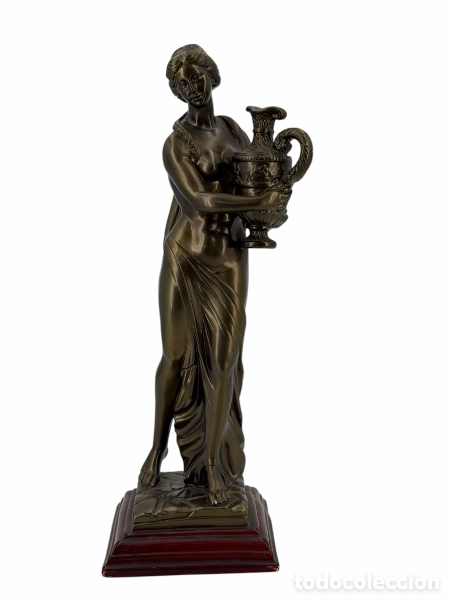 Arte: Escultura de Musa Mitol&oacute;gica con Base de Madera