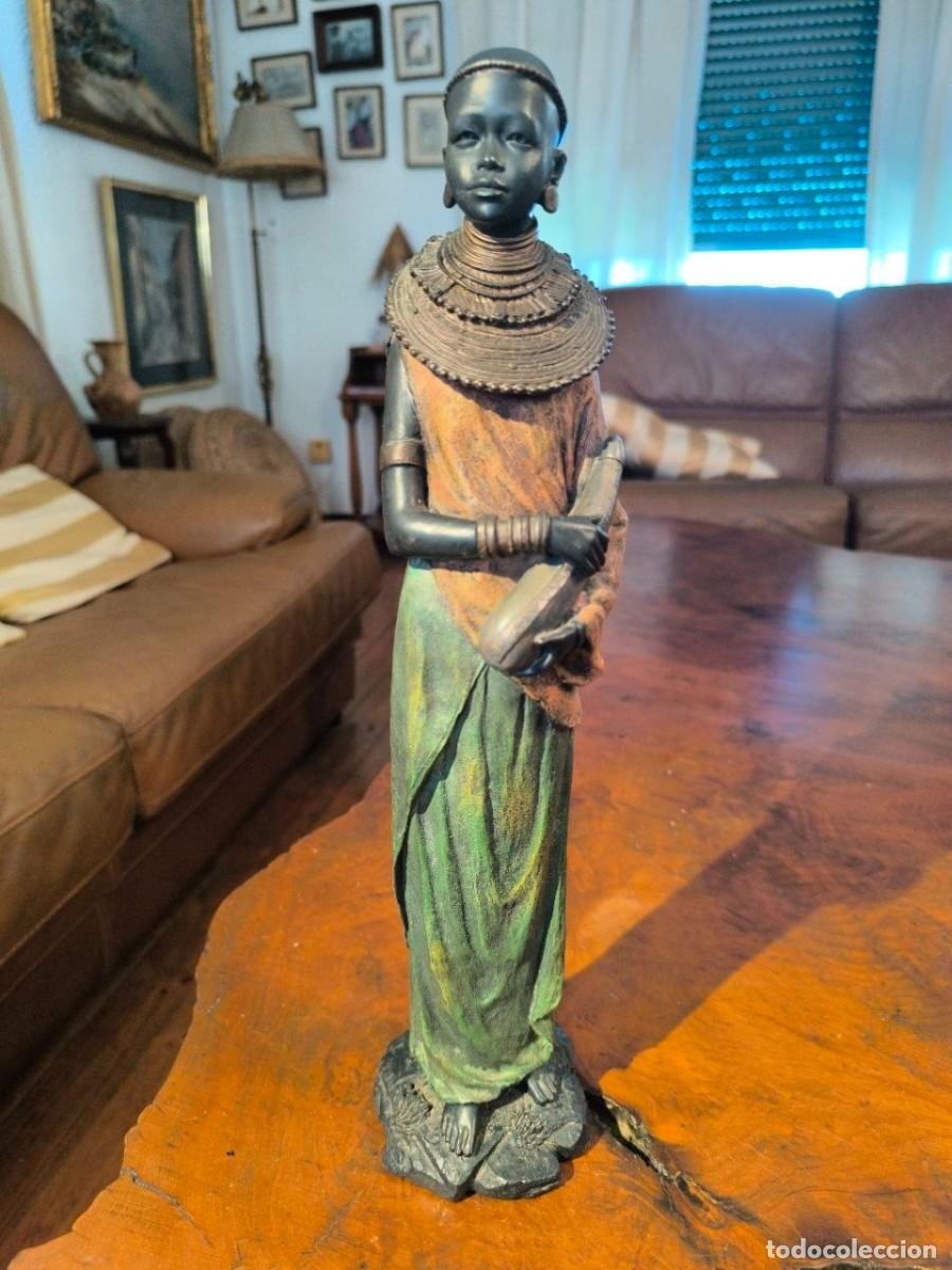 Arte: PRECIOSA FIGURA AFRICANA DE MUJER RESINA PINTADA ALTURA 42 CM