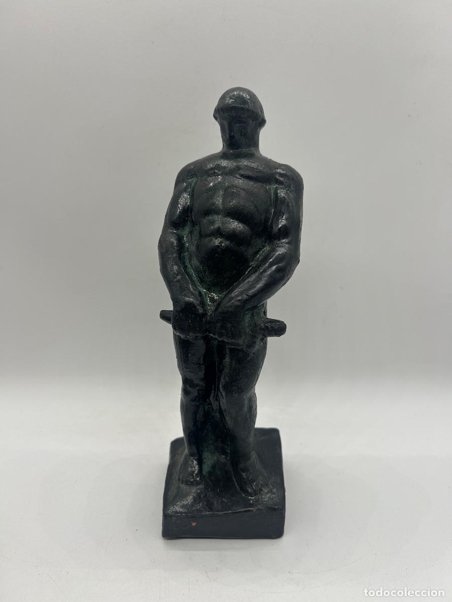 Arte: FIDEL AGUILAR / MARC&Oacute; QUART (GERONA) - ESCULTURA &rdquo;SIEGFRIED&rdquo;