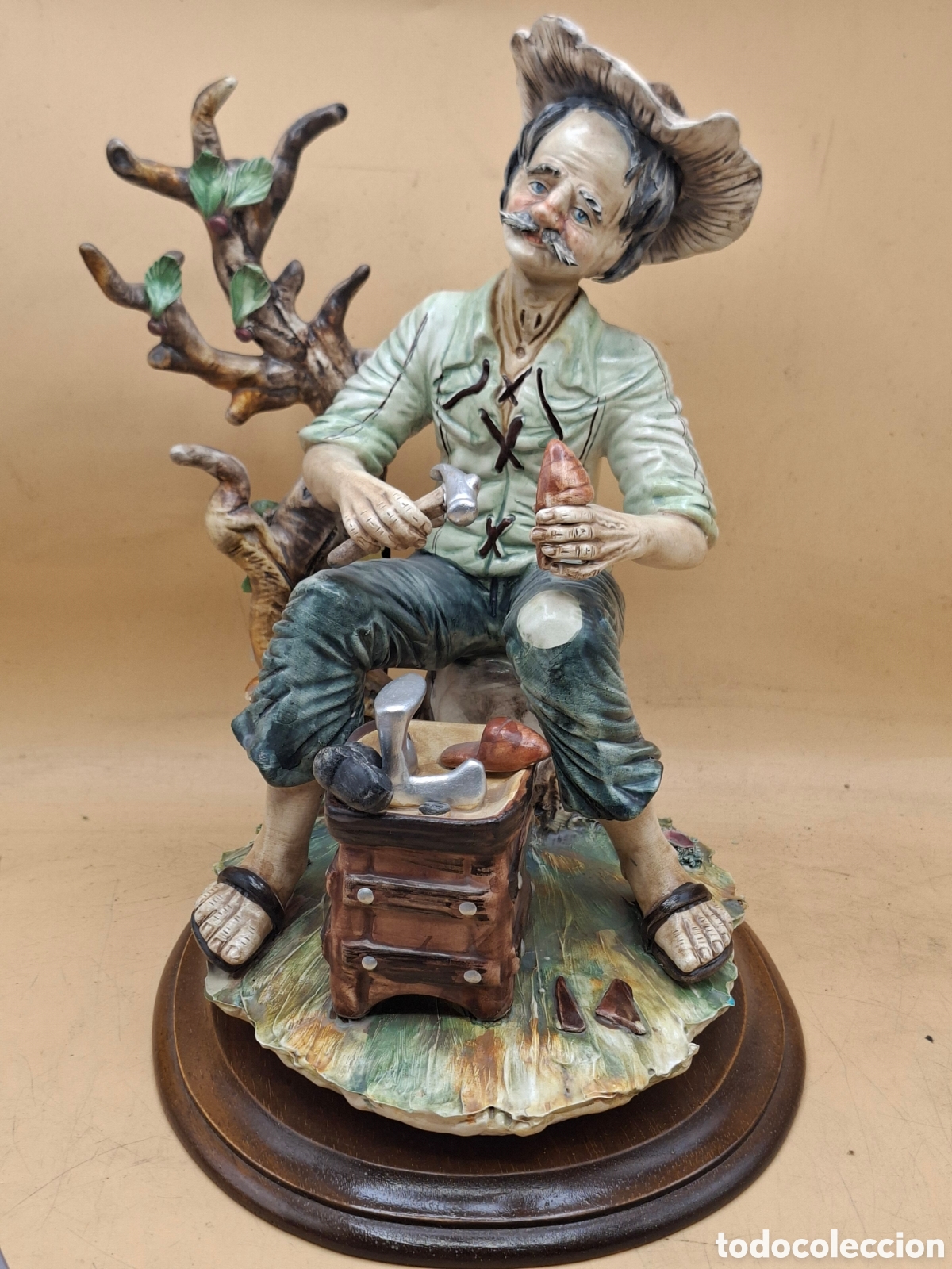 Arte: Figura oficios anciano Zapatero Capodimonte