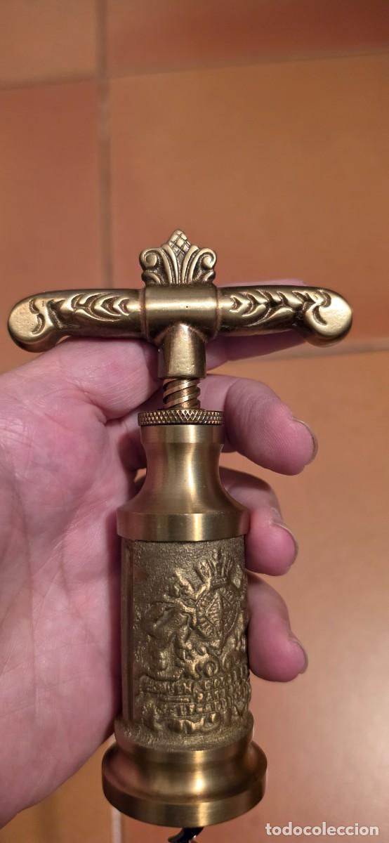 Arte: Sacacorchos de bronce grabado - Foto 3