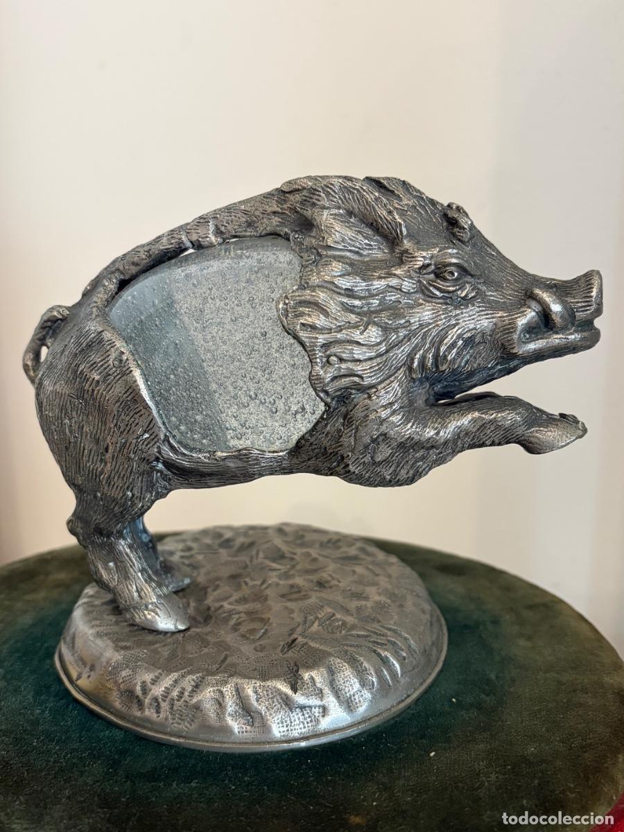 Arte: Escultura de un jabal&iacute; de Gabriella Crespi, bronce plateado y cristal, d&eacute;cada de los 70