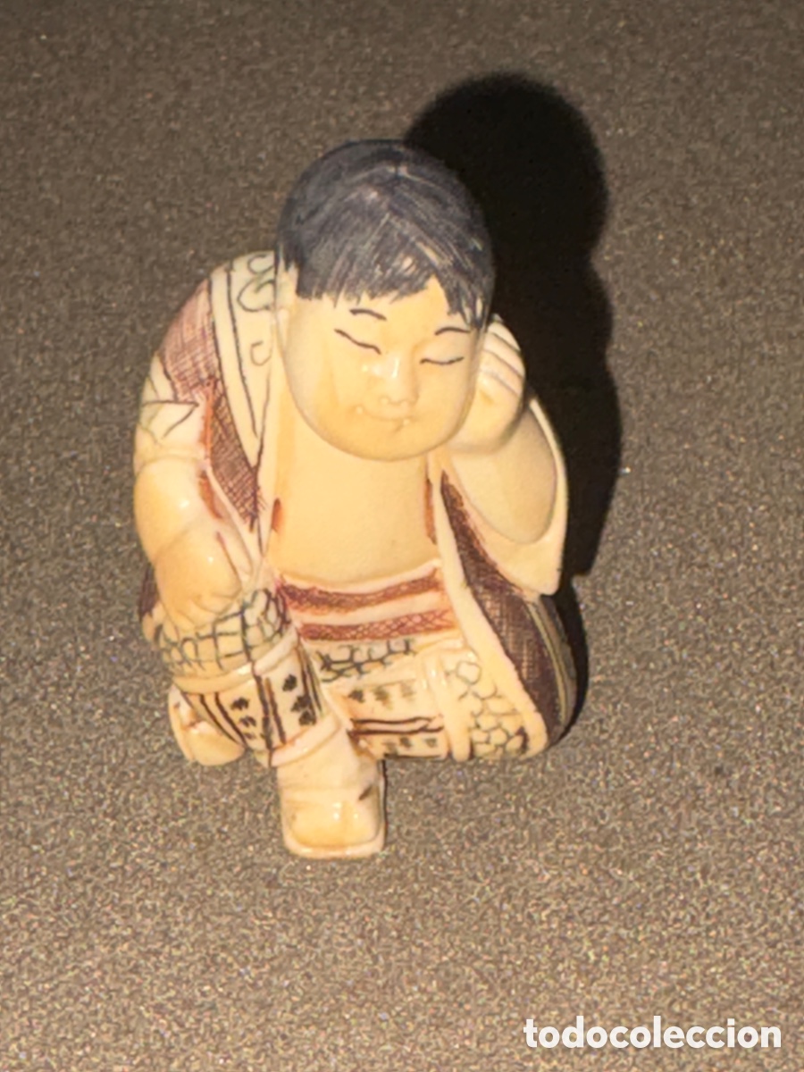 Arte: Antiguo netsuke japon&eacute;s tallado en marfil,policromado,5cm de altura*ver fotos*