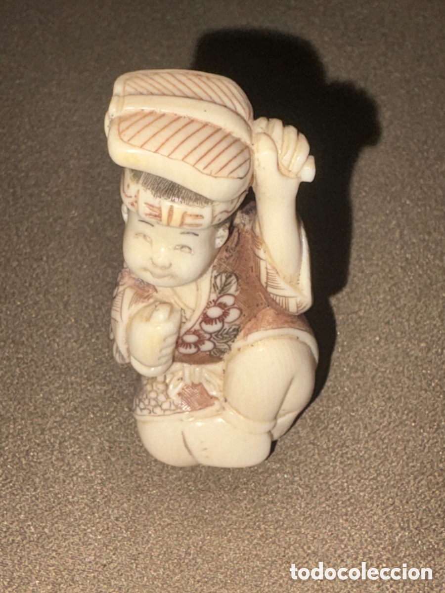 Arte: Antiguo netsuke japon&eacute;s tallado en marfil,policromado,5cm de altura*ver fotos*