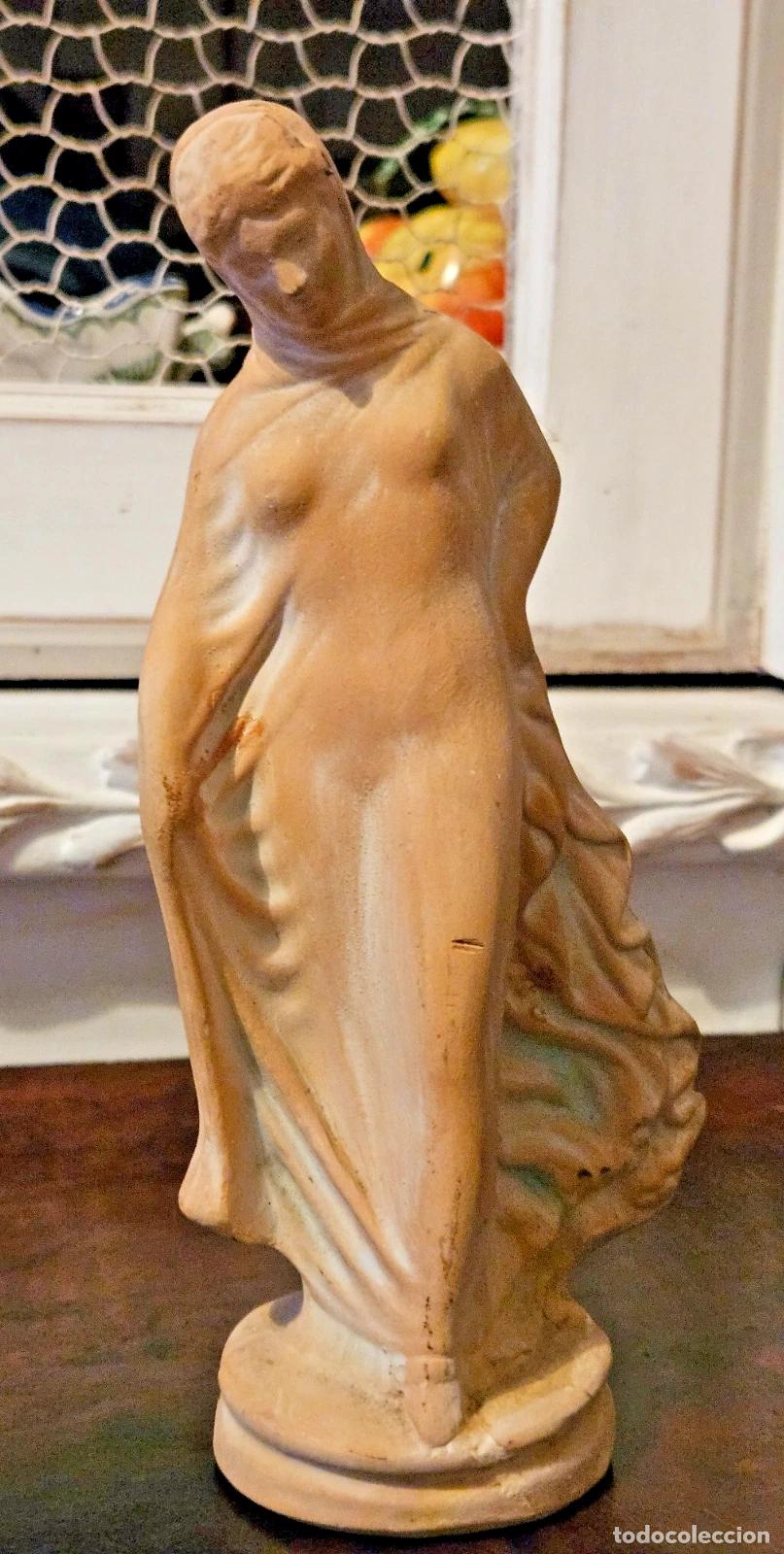 Arte: STATUETTE EN TERRE CUITE TANAGRA DRAP&Eacute;E DITE DANSEUSE TITEUX REPRODUCTION