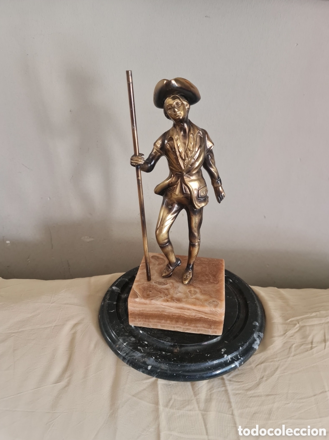 Arte: Bronce Macizo sobre Doble Base de &Oacute;nix y M&aacute;rmol &ndash; 2,38 kg / 28 cm