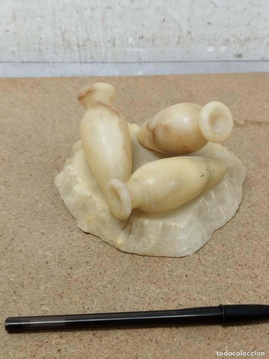 Art: Antigua figura de peque&ntilde;os jarrones o vasijas en alabastro. Alabastros Alfredo.