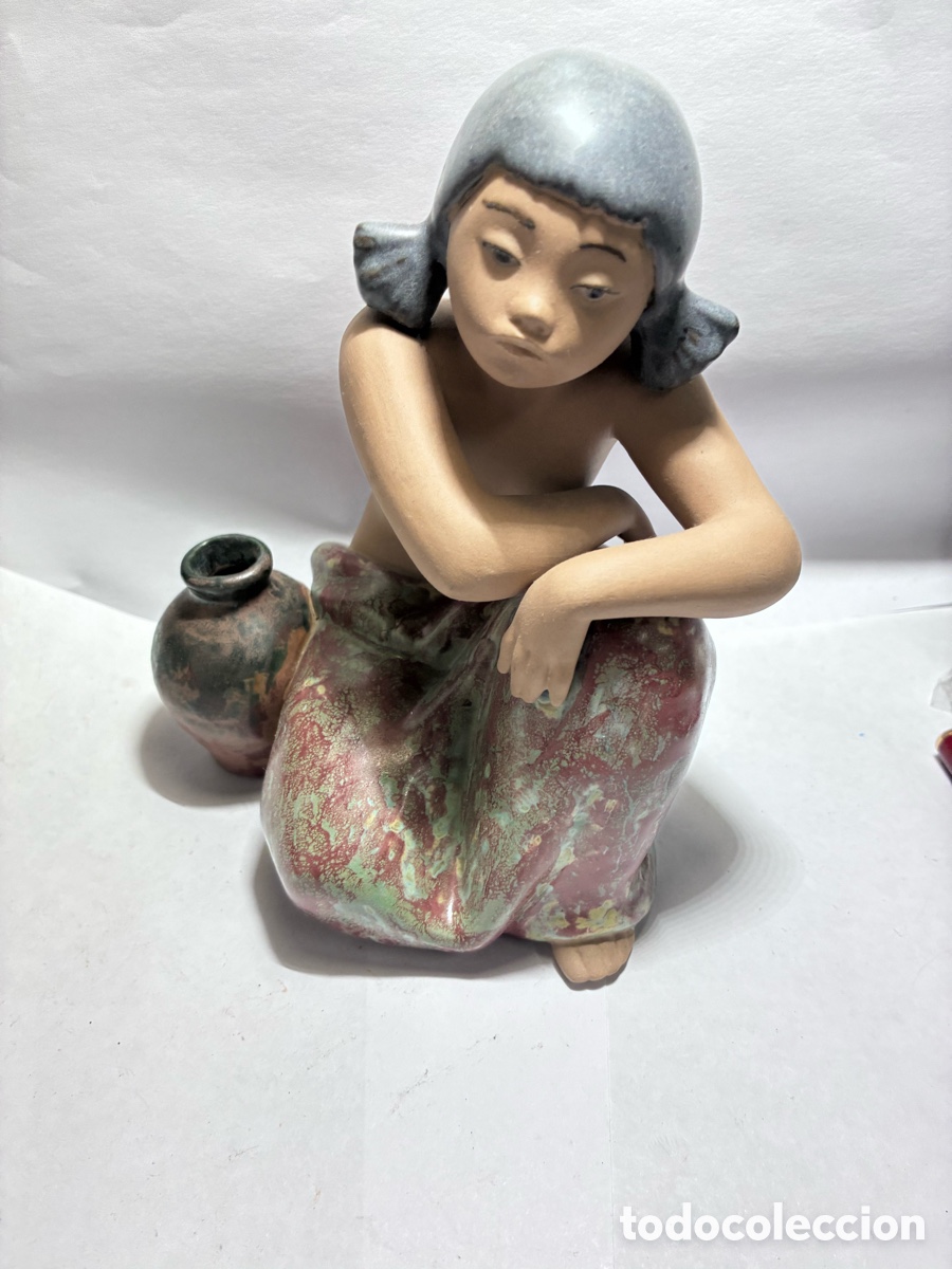 Arte: LLADRO GRES FIGURA NI&Ntilde;A CON JARRA TITULADA &rdquo;DESIREE&rdquo; 1984 descatalogada