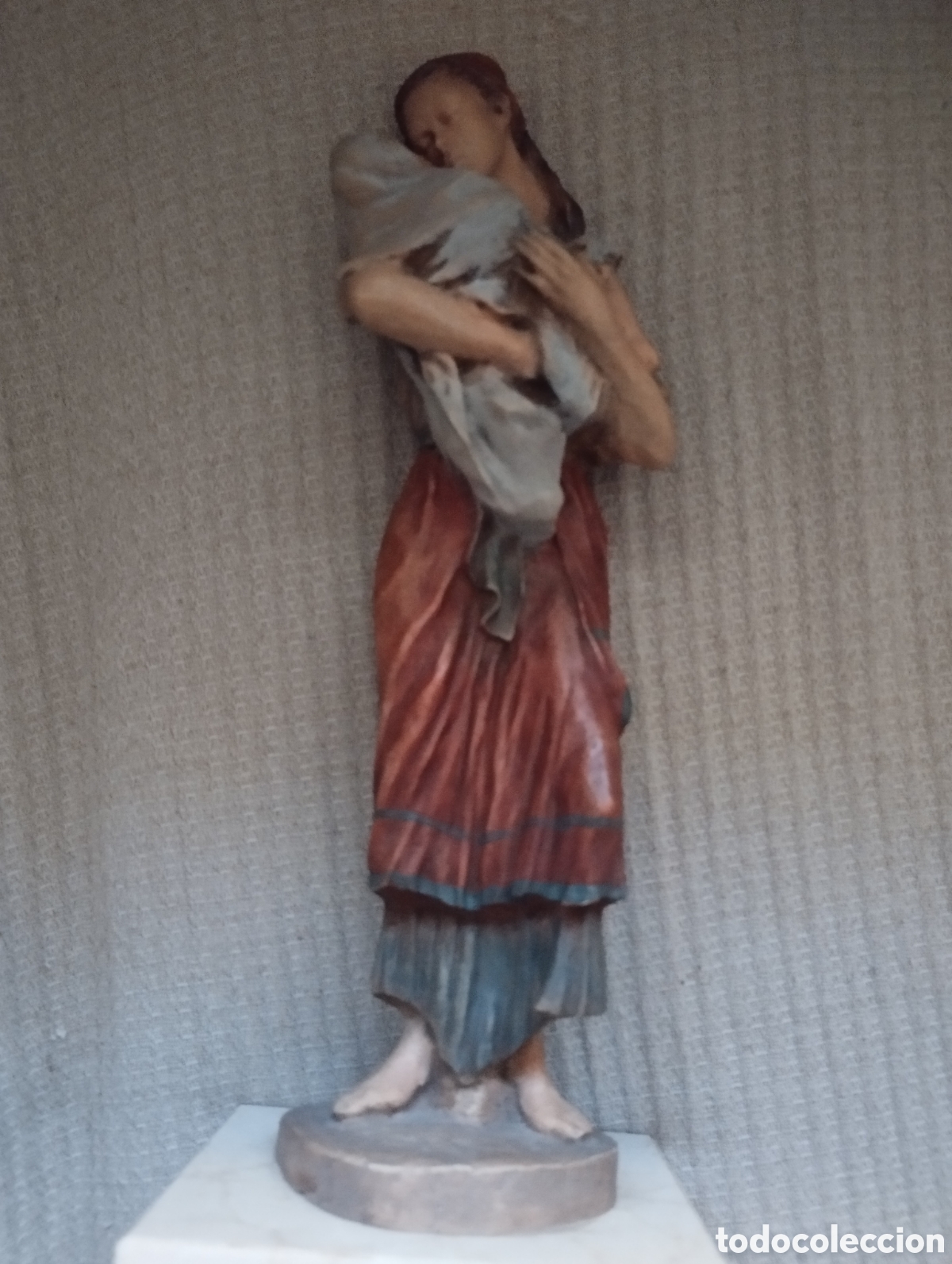 Arte: FIGURA DECORATIVA LA MATERNIDAD EN TERRACOTA Y PEANA DE M&Aacute;RMOL