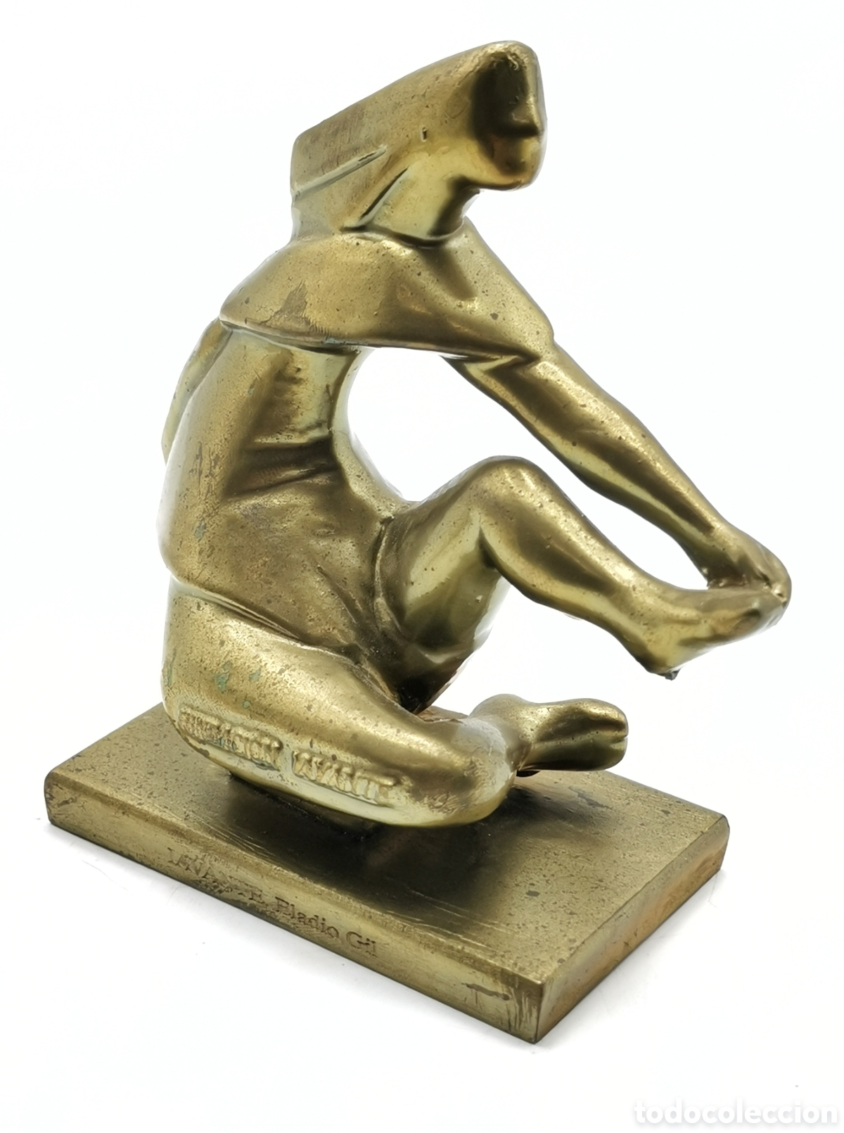 Arte: ESCULTURA DE ELADIO GIL MUJER Y AVANCE DE LA LIBERTAD