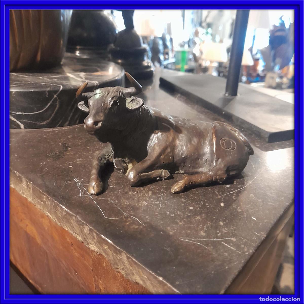 Arte: TORO TUMBADO DE BRONCE