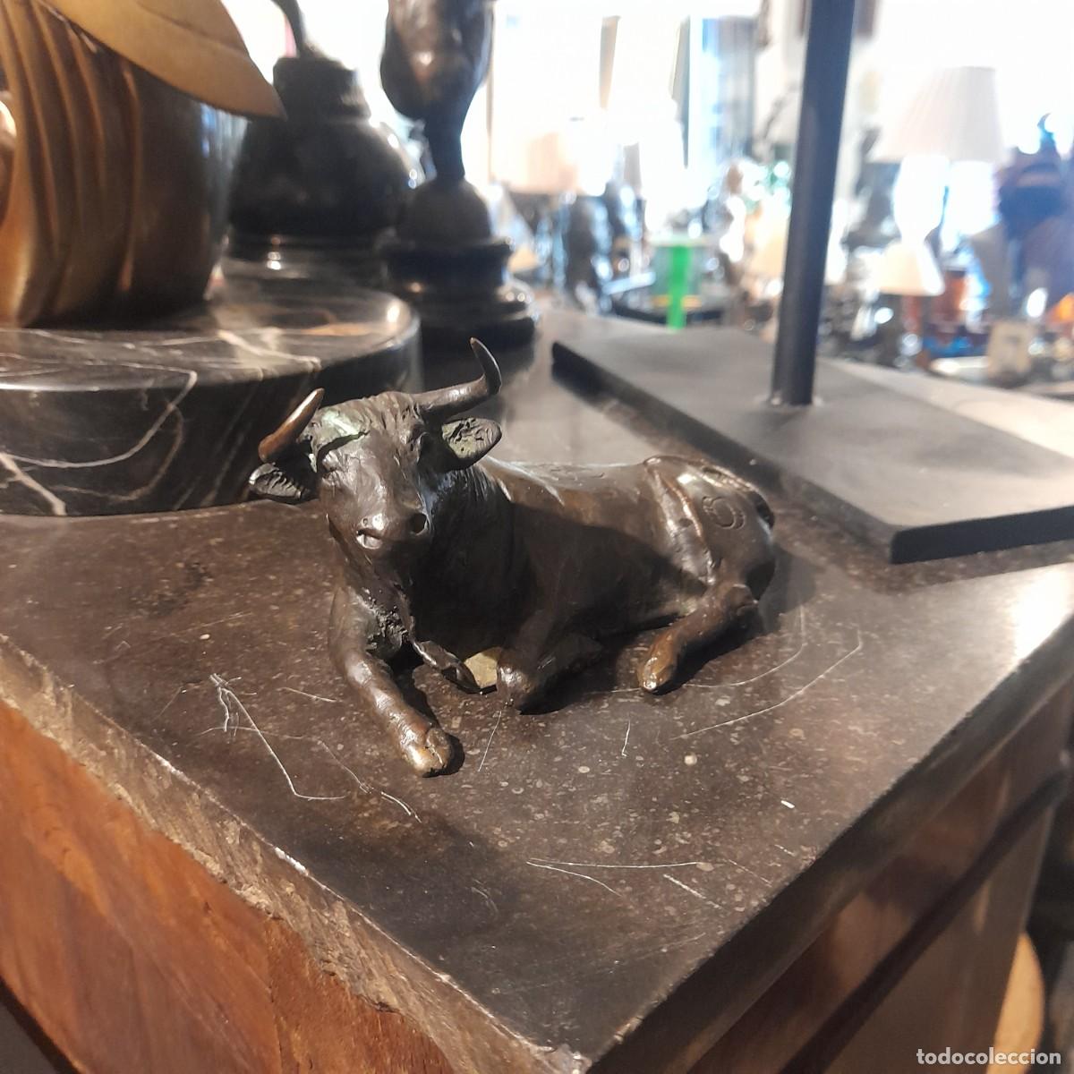 Arte: TORO TUMBADO DE BRONCE - Foto 2