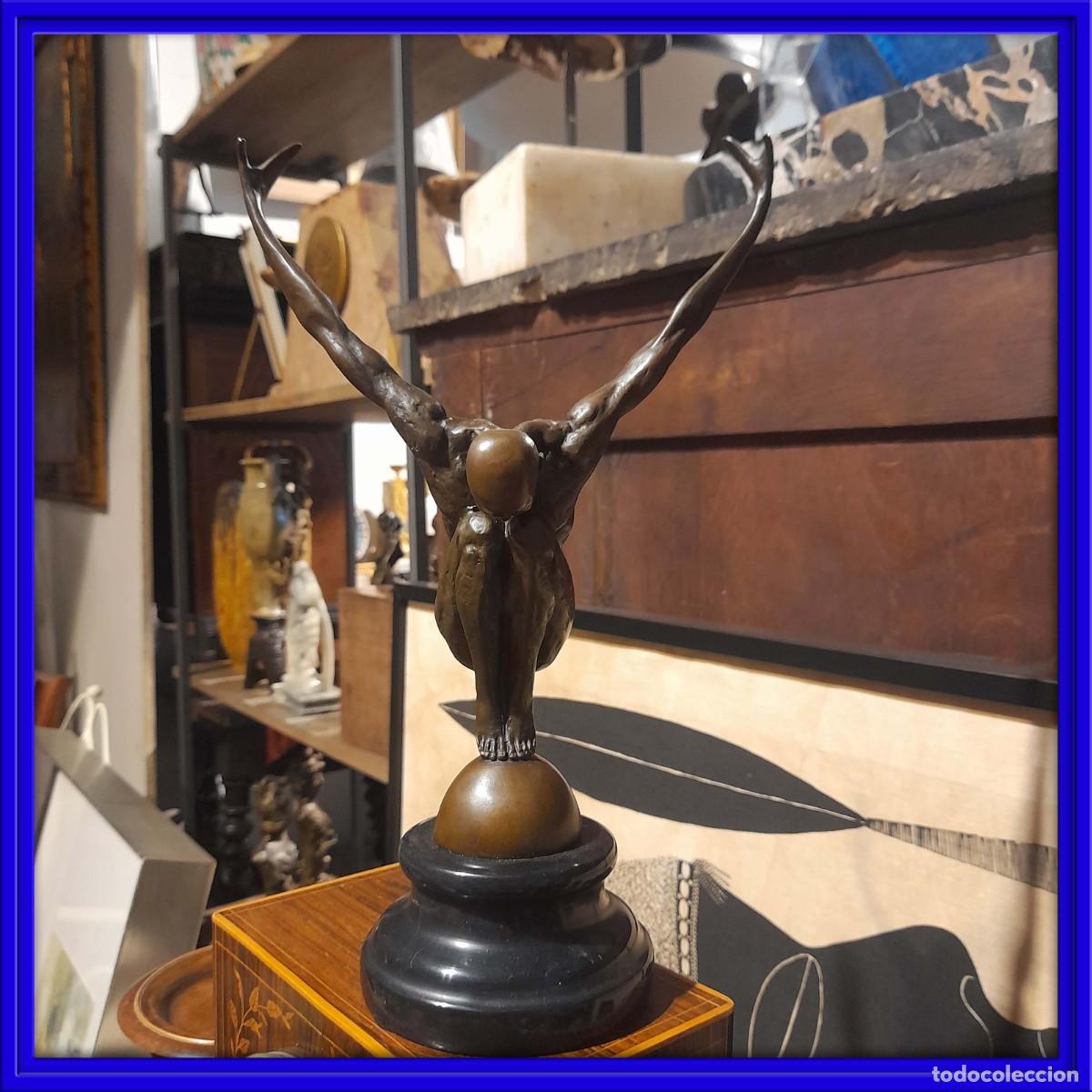 Arte: FIGURA DE BRONCE DE UN ATLETA SOBRE MARMOL