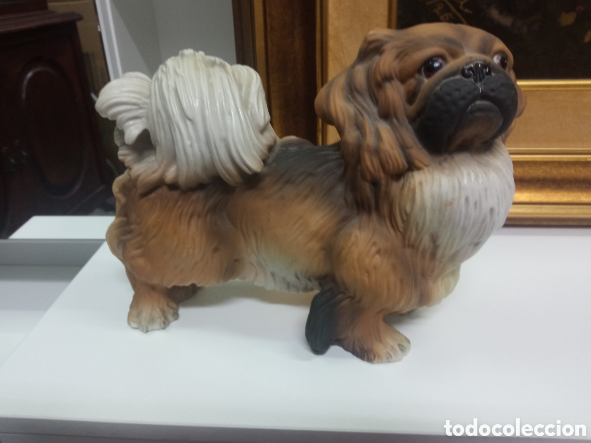 Arte: Antiguo perro pequines de porcelana de Cesar Martinu, mide 23x17cm