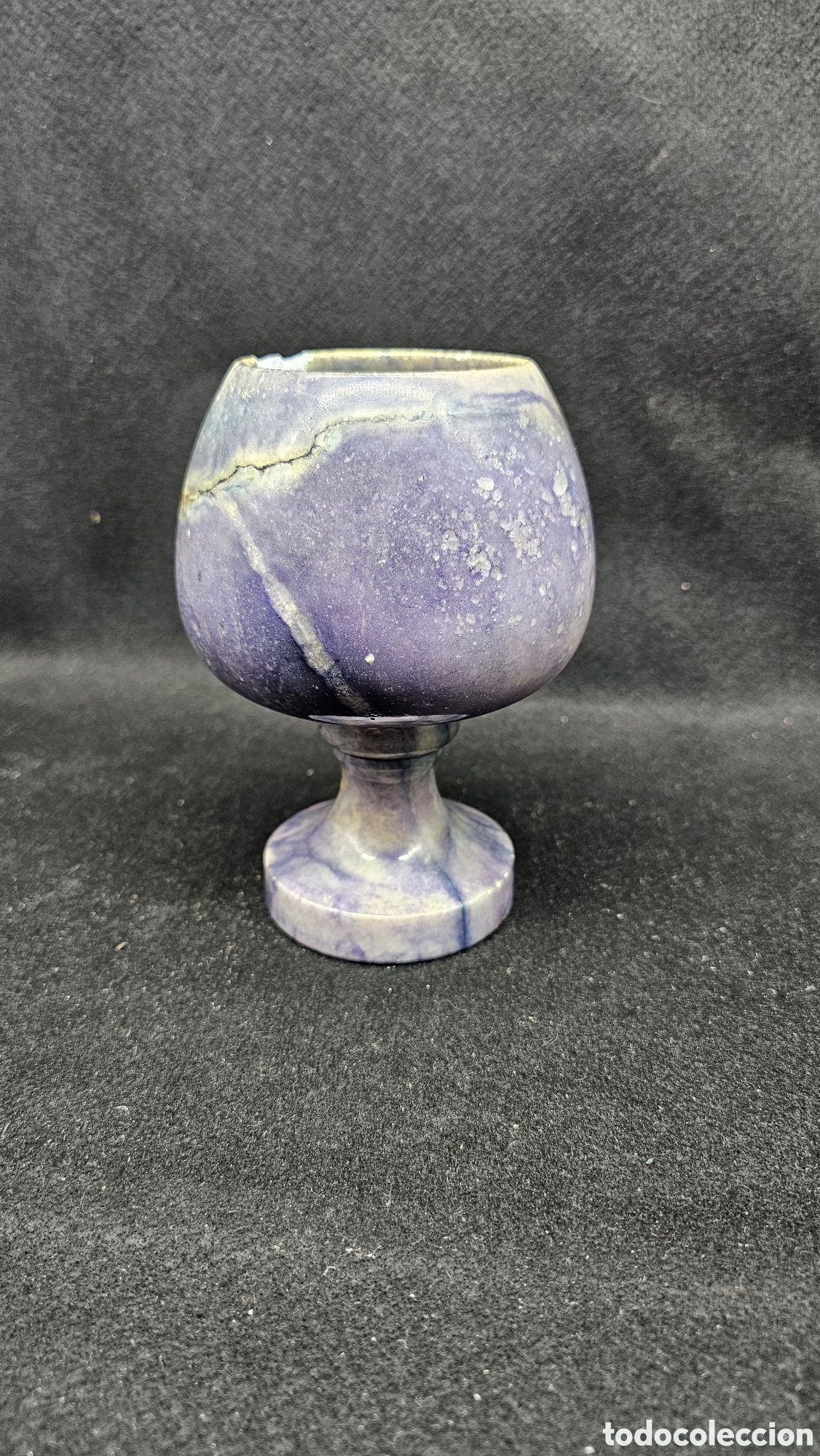 Arte: Copa de piedra tallada