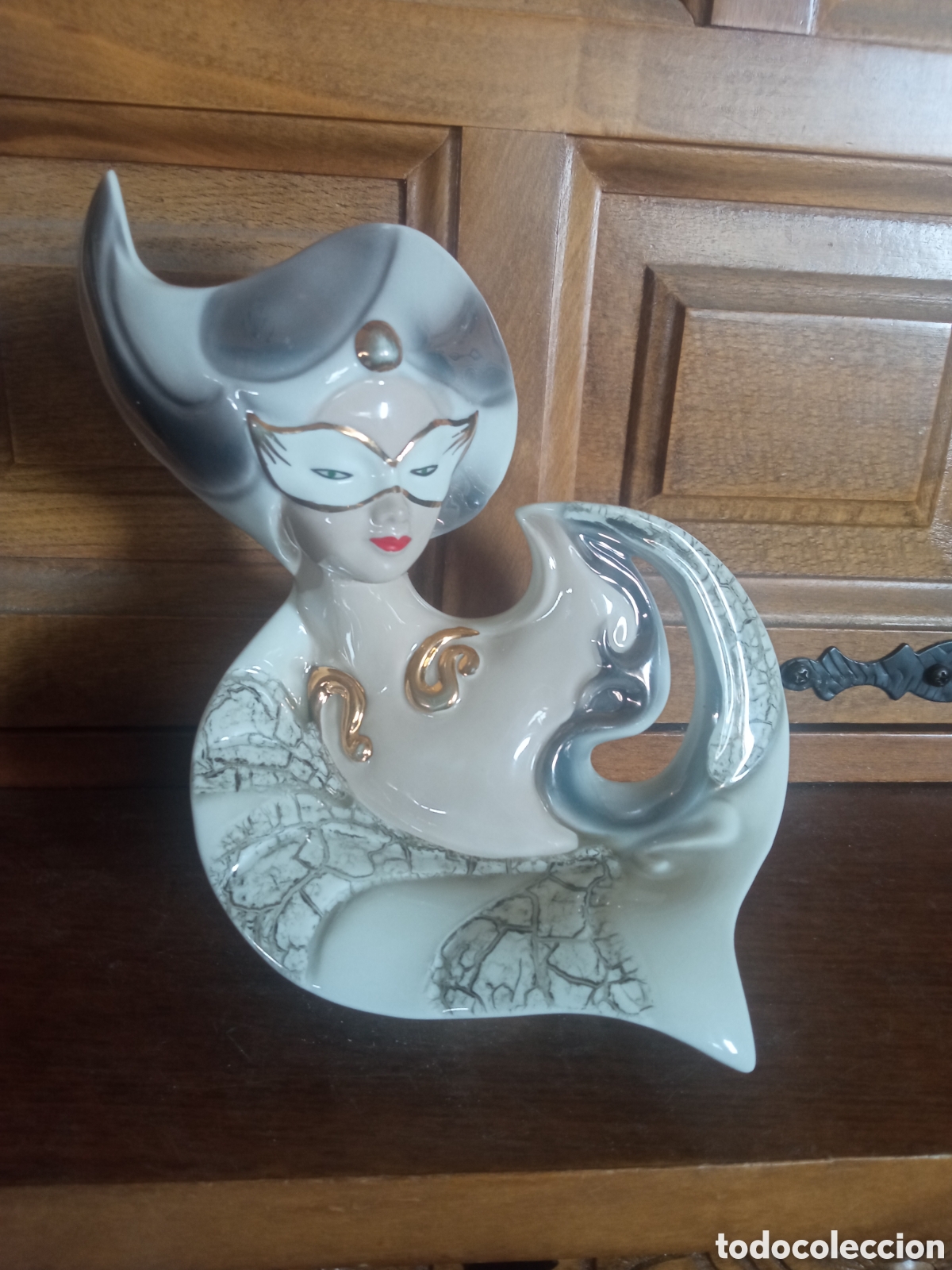 Arte: Preciosa figura de porcelana Davor, mide 18x12 cm aproximadamente