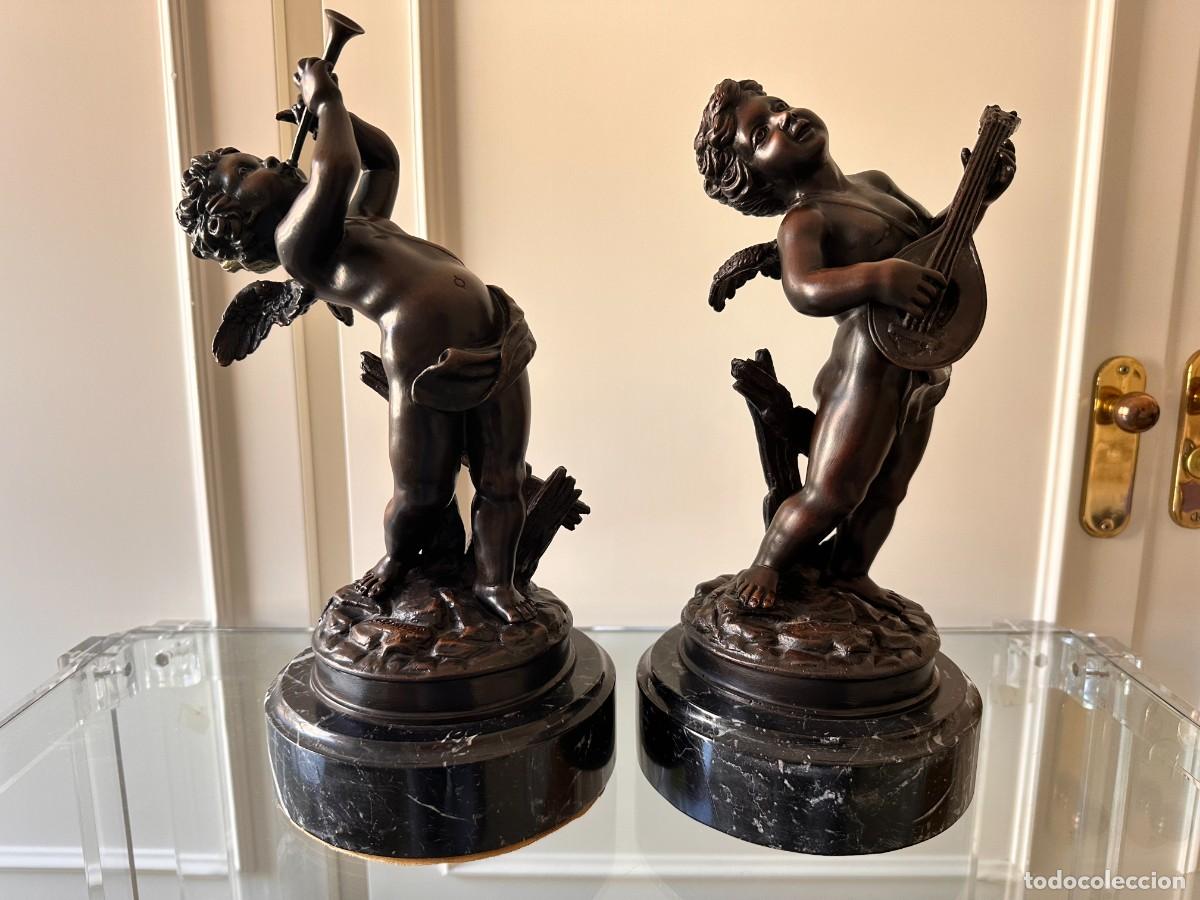 Art: Pareja de amorcillos m&uacute;sicos (trompeta y mandolina) &ndash; Estilo Luis XV &ndash; Bronce patinado sobre peana d