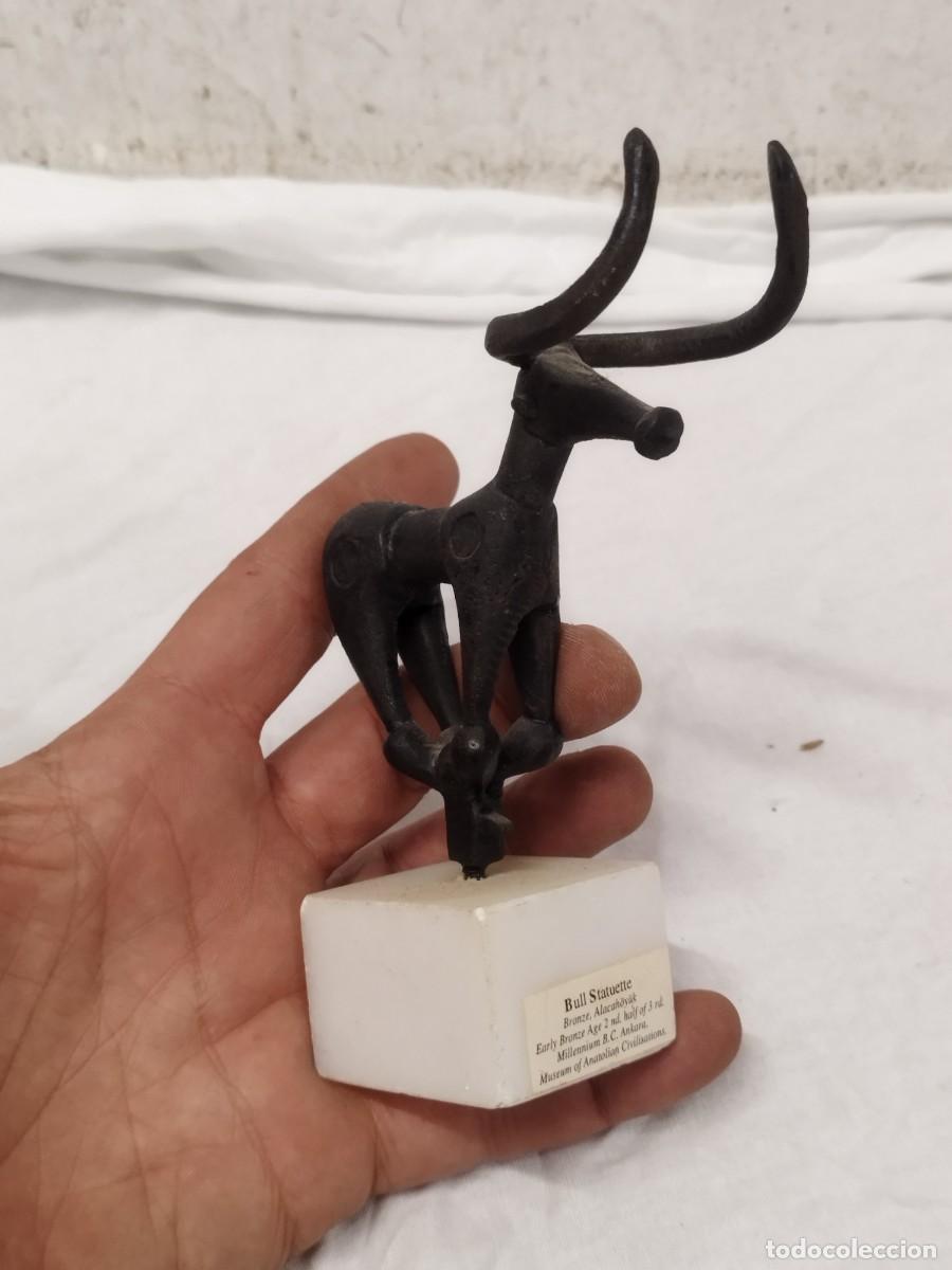 Arte: Reproducci&oacute;n Estatuilla Toros Anatolia Hatti Edad De Bronce Copia. En bronce.