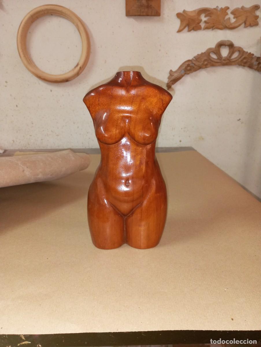 Arte: Figura torso femenino en madera