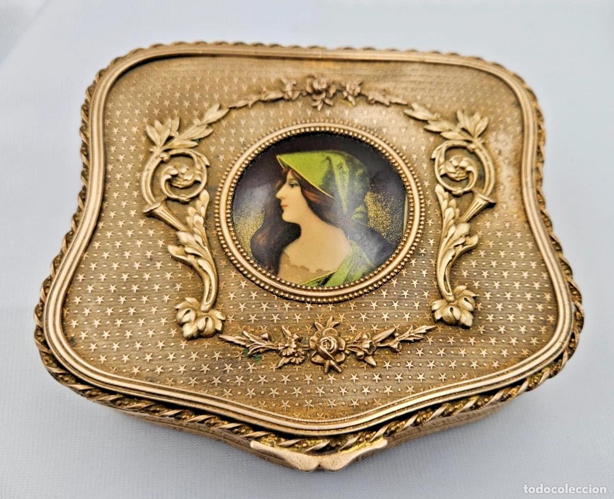 Arte: ART NOUVEAU COFFRET BIJOUX EN BRONZE/LAITON DORE AVEC MINIATURE PROFIL DE FEMME