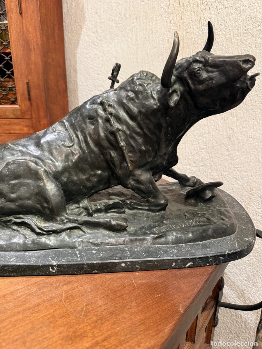 Arte: Toro en bronce sobre peana de m&aacute;rmol firmado por Bonilla Villalba