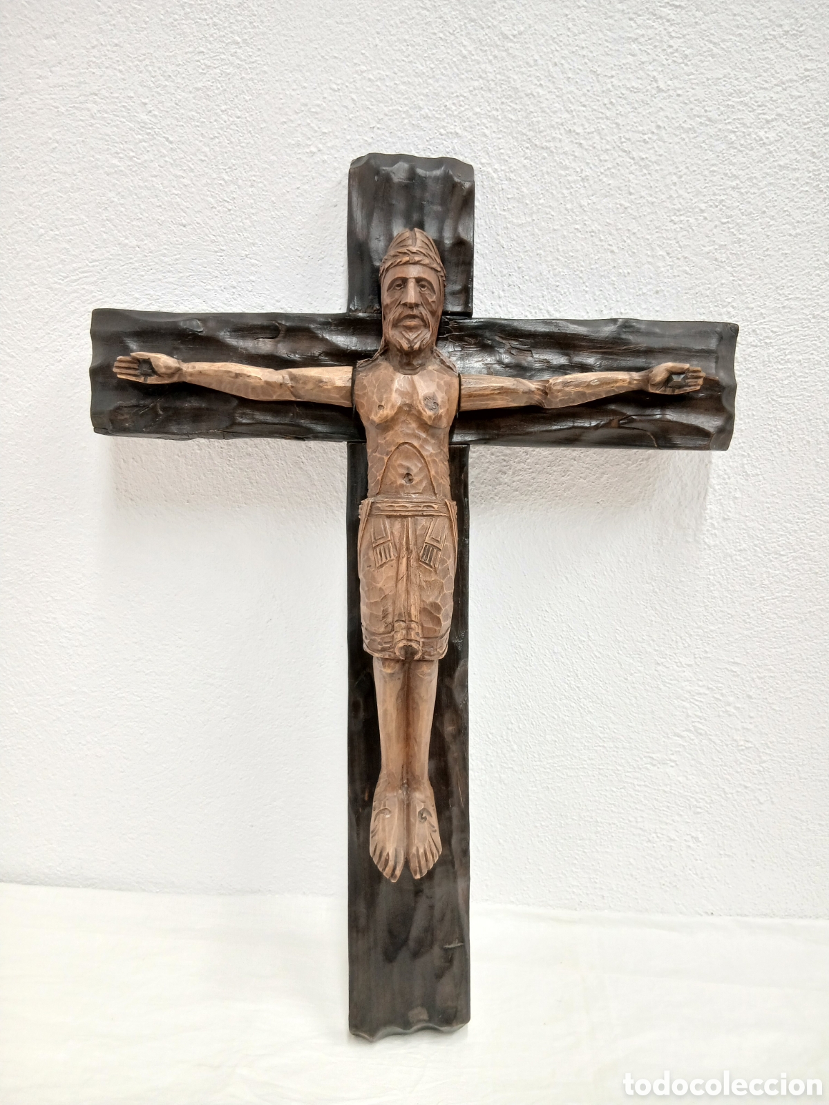 Arte: Crusifijo romanico. Madera.