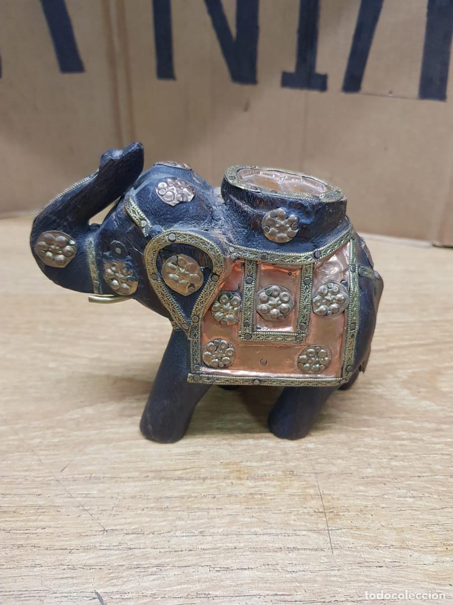 Arte: ANTIGUO ELEFANTE DE MADERA CON ADORNOS DE COBRE