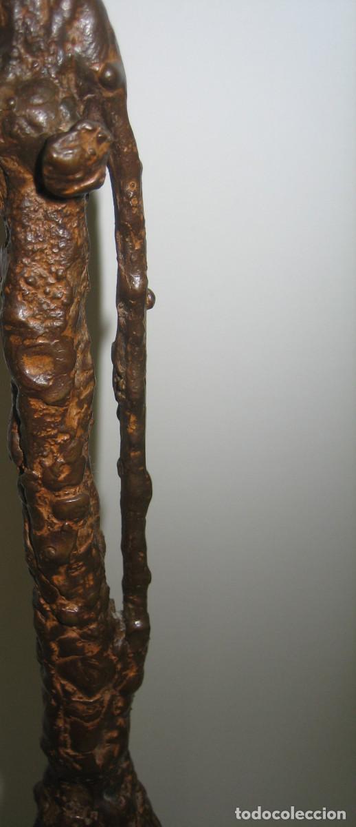Arte: MUJER. ESCULTURA DE BRONCE. AUTOR: PABLO REBOLLO P&Eacute;REZ.