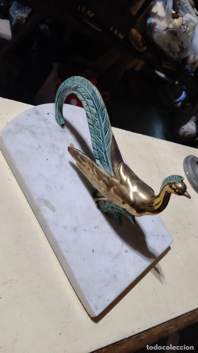 Arte: Sculpture bronze dor&eacute; d un faisin ou paon 1960 sur marbre