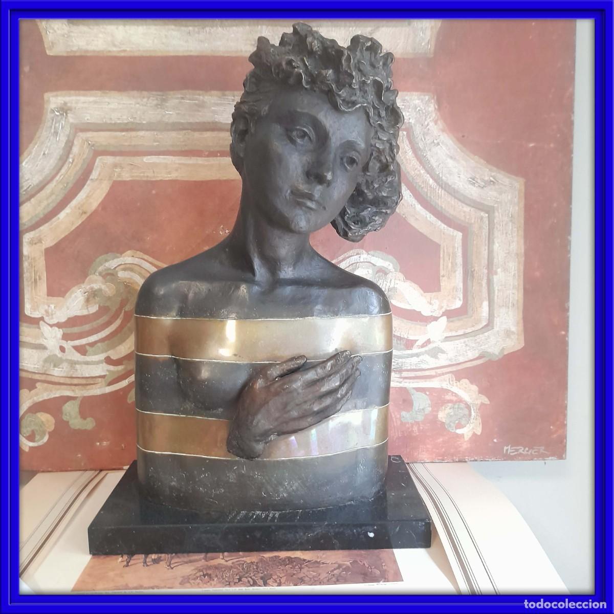 Arte: FIGURA DE BRONCE DE LA ESCULTORA AURORA CA&Ntilde;ERO SOBRE MARMOL