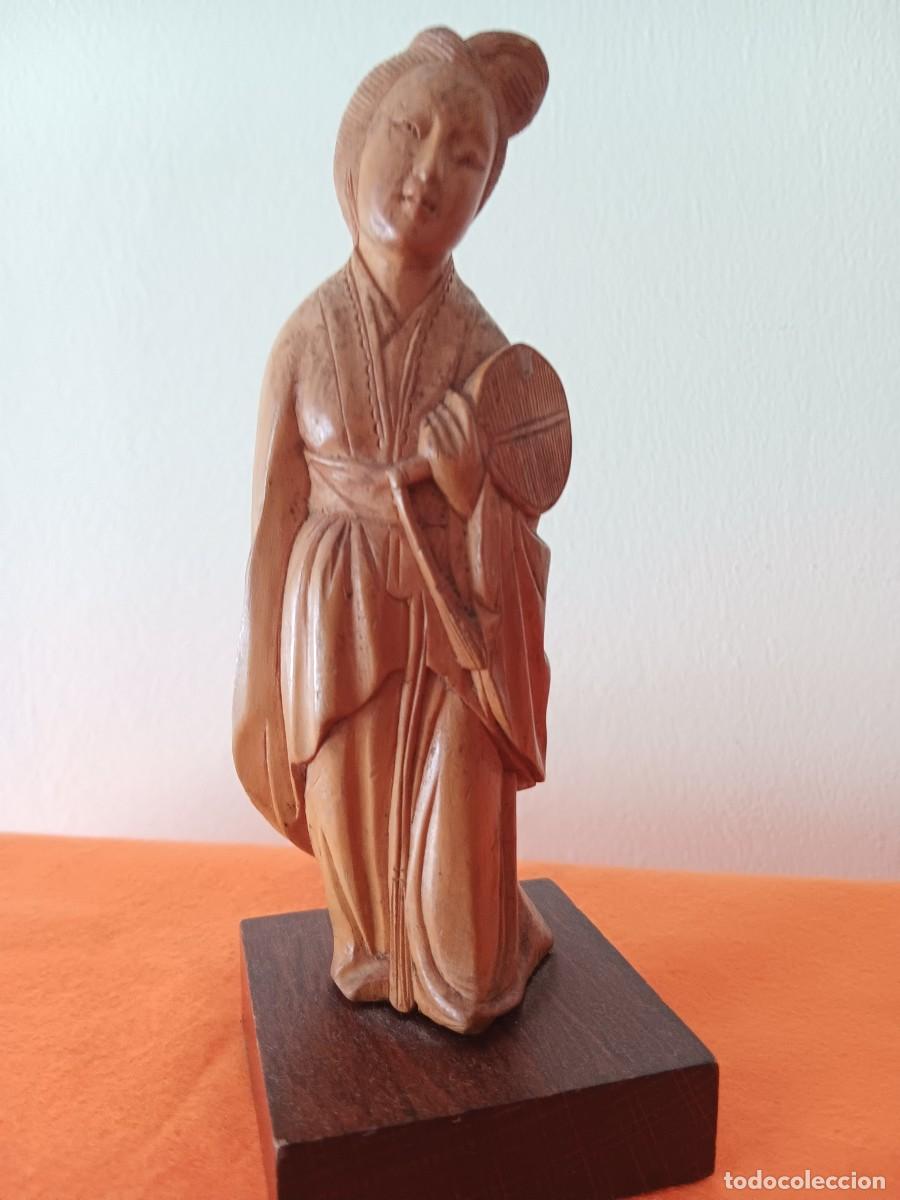 Arte: FIGURA CHINA DE MADERA DE MUJER CON ABANICO
