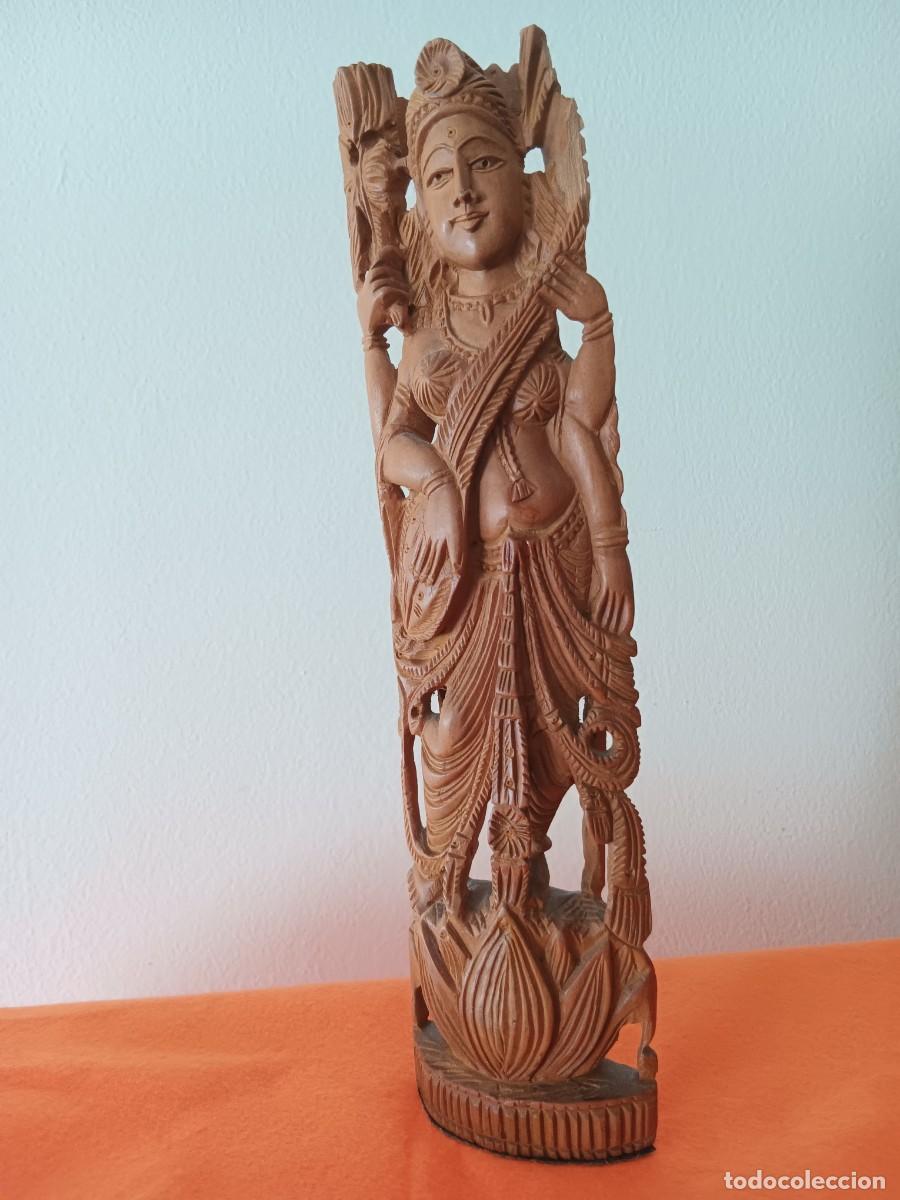 Arte: FIGURA DE DIOSA HIND&Uacute; TALLADA EN MADERA SOBRE FLOR DE LOTO