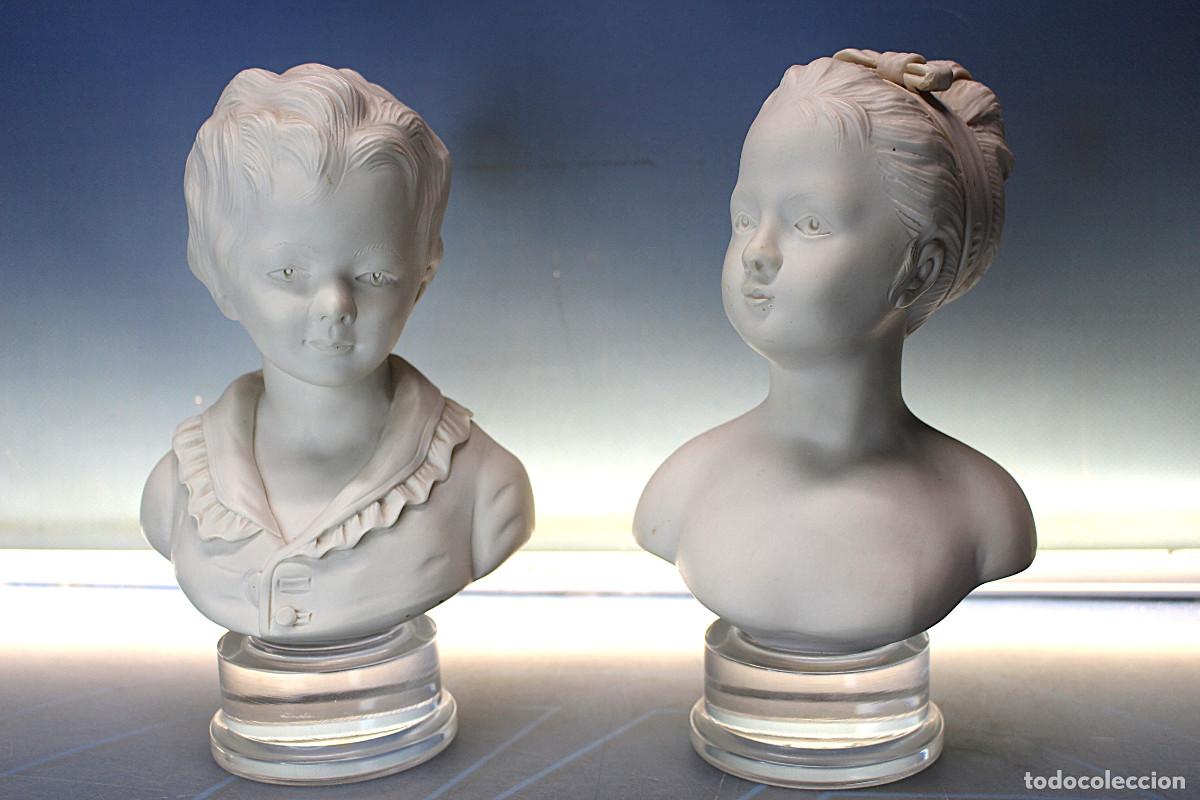 Arte: Pareja de bustos infantiles de Jean-Antoine Houdon. Marmolina o resina sobre peana de metacrilato.