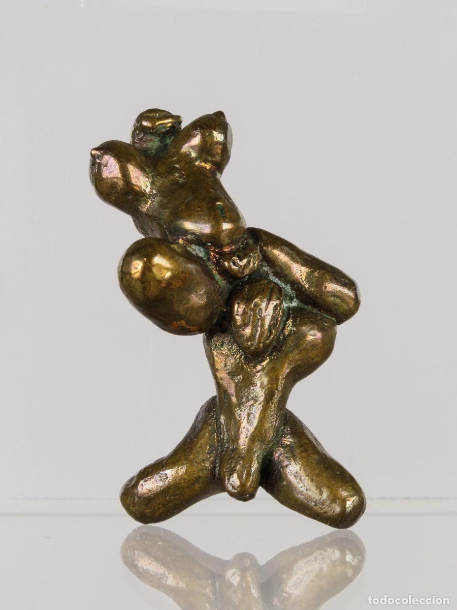 Arte: Escultura colgante bronce patinado figuras er&oacute;ticas Angela Garc&iacute;a Cuetos Asturias 1970 Firmada